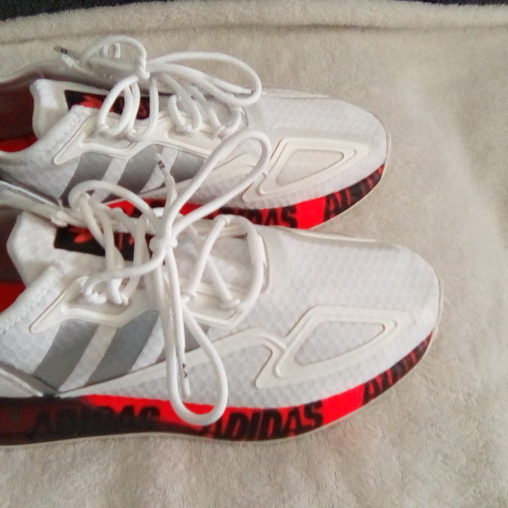 ADIDAS RUNNING SNEAKERS SIZE 8 MENS GYM USED ONLY
